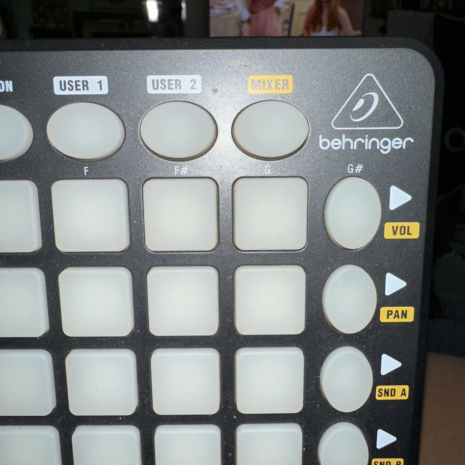 Behringer CMD TOUCH TC64 Clip Launch Controller with 64 Buttons and Multi-Color