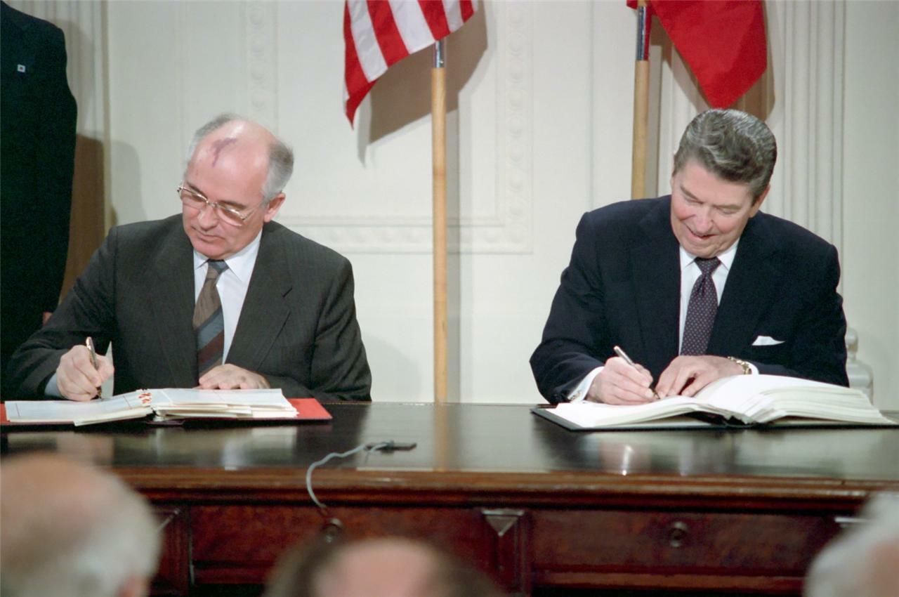 MIKHAIL GORBACHEV & RONALD REAGAN GLOSSY POSTER PICTURE PHOTO soviet united 1149