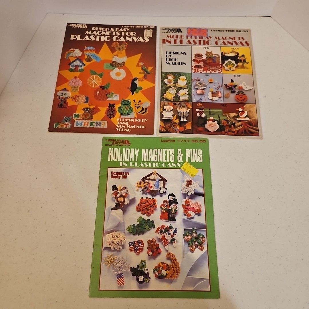 Magnets & Pins Plastic Canvas - Leisure Arts Patterns Holidays Seasons Whimsical
