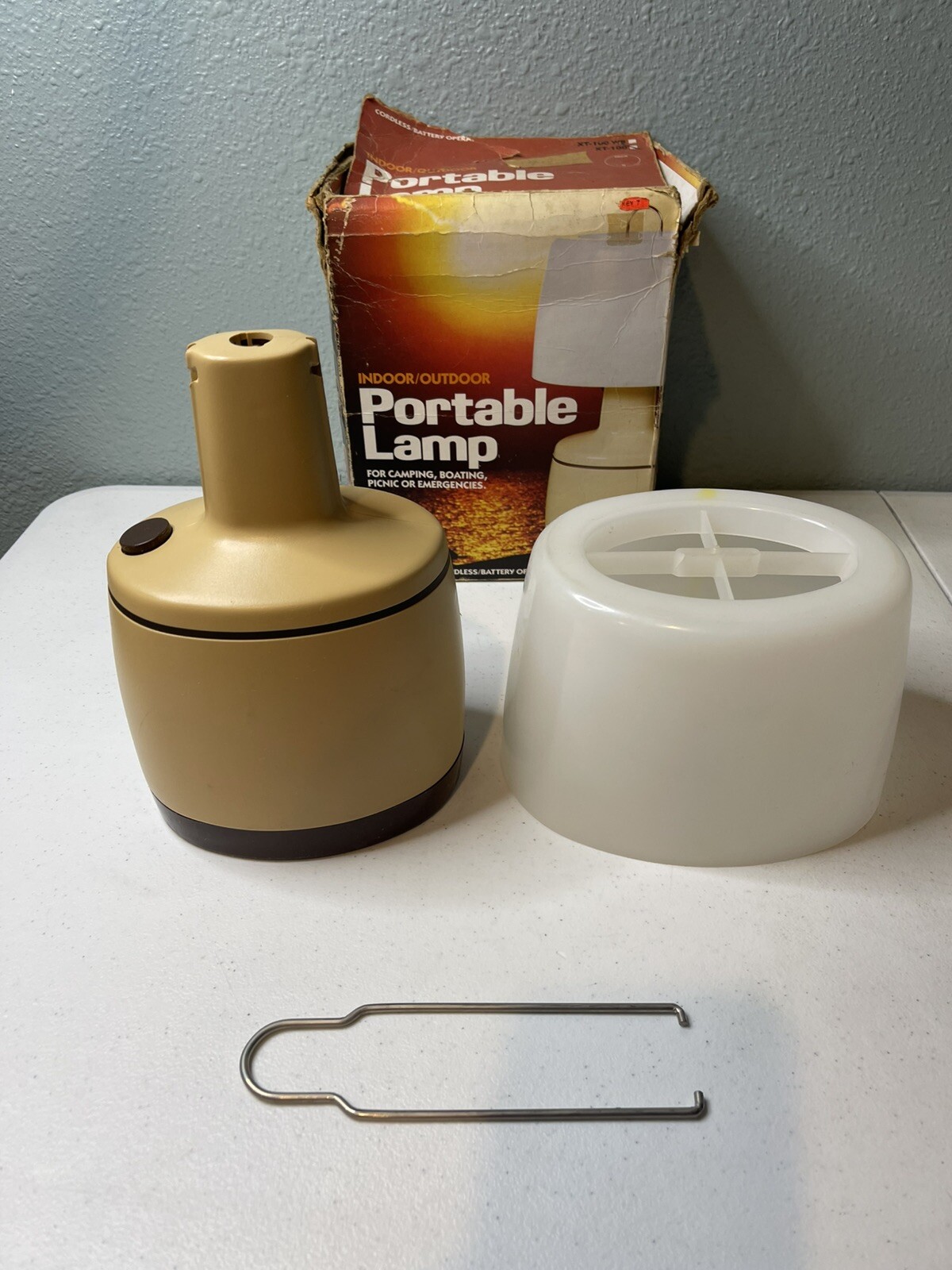 Vtg BMG Lantern Indoor/Outdoor Portable Batt Pwrd Camping Lamp XT-100 Not Tested