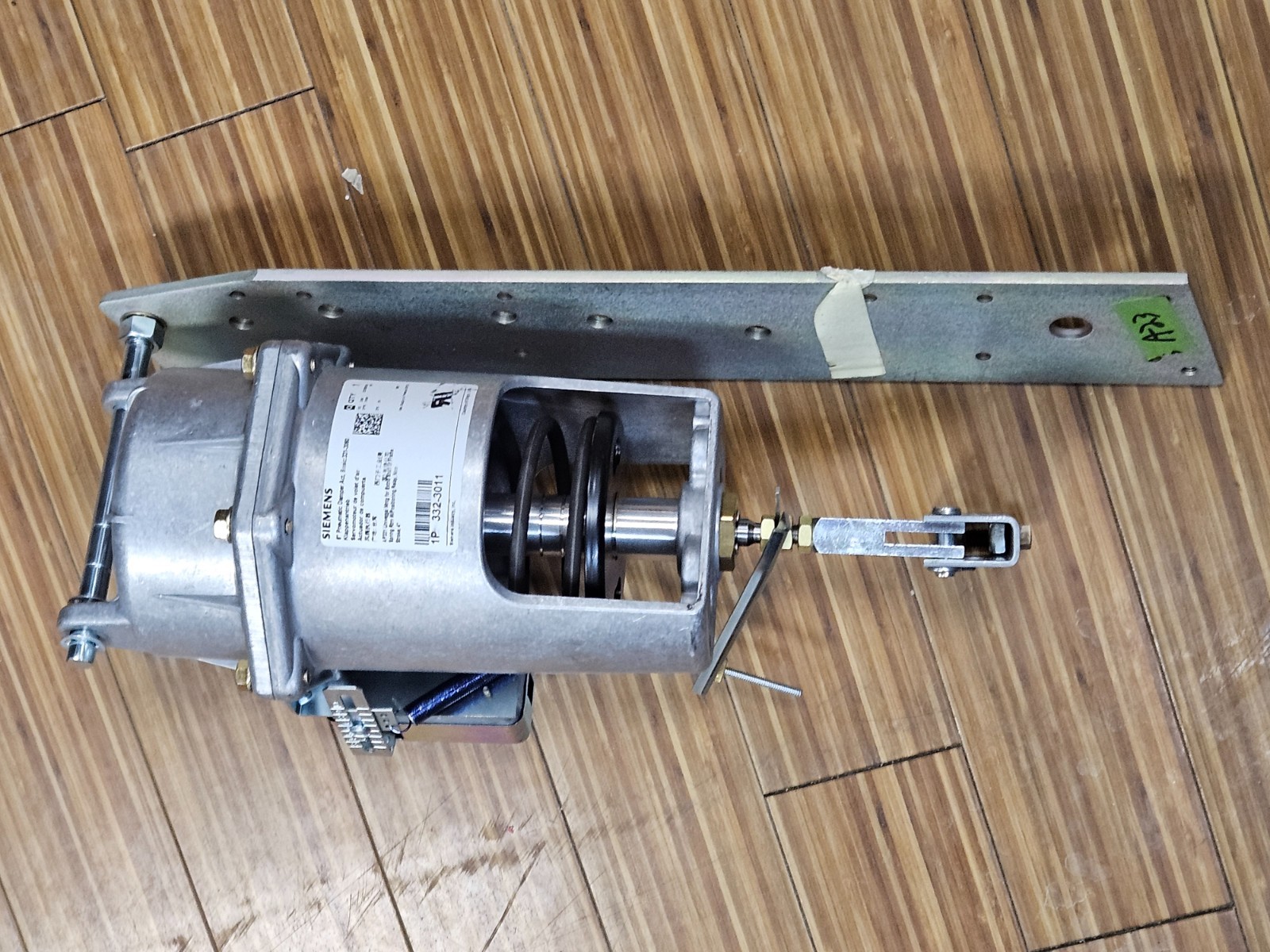 Siemens OEM 332-3011 Pneumatic Damper Actuator Assembly No. 6 New Open Box BIN 7