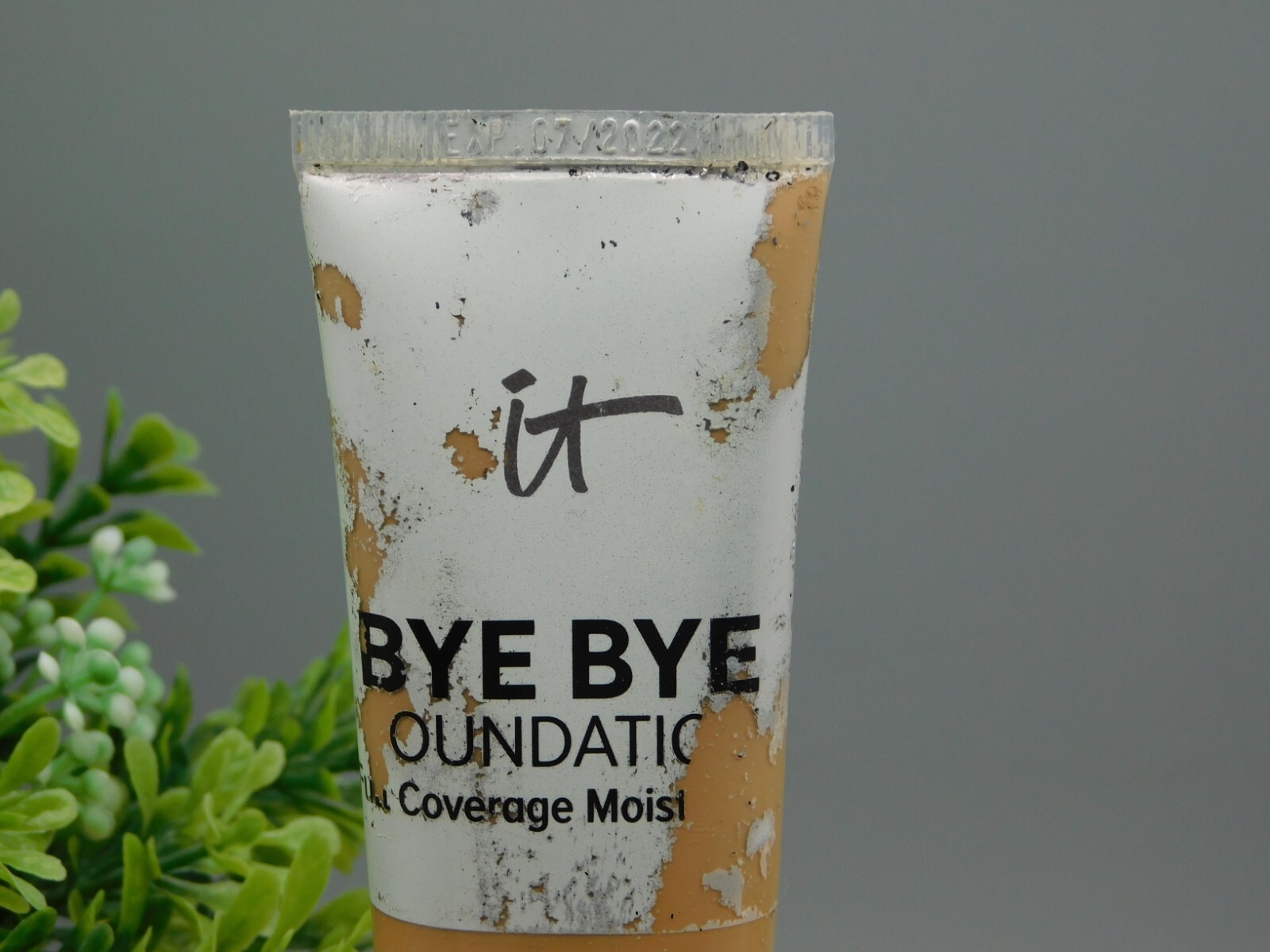 It Cosmetics Bye Bye Foundation Full Coverage Moisturizer MEDIUM 2.53 oz 90%
