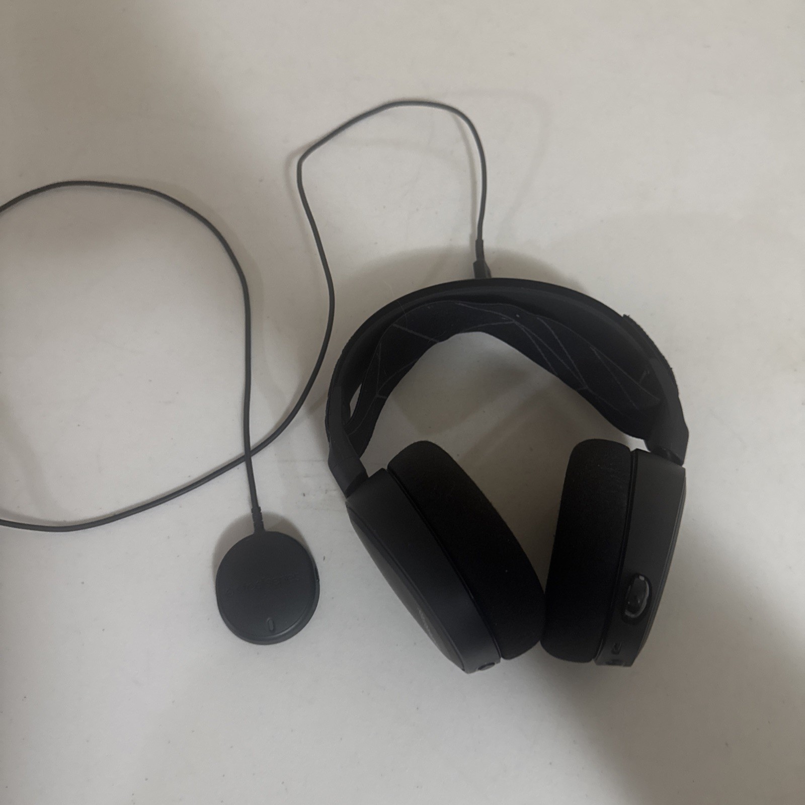 SteelSeries Arctis 7 Wireless Gaming Headset For Parts Repair (WILL NOT CHARGE)
