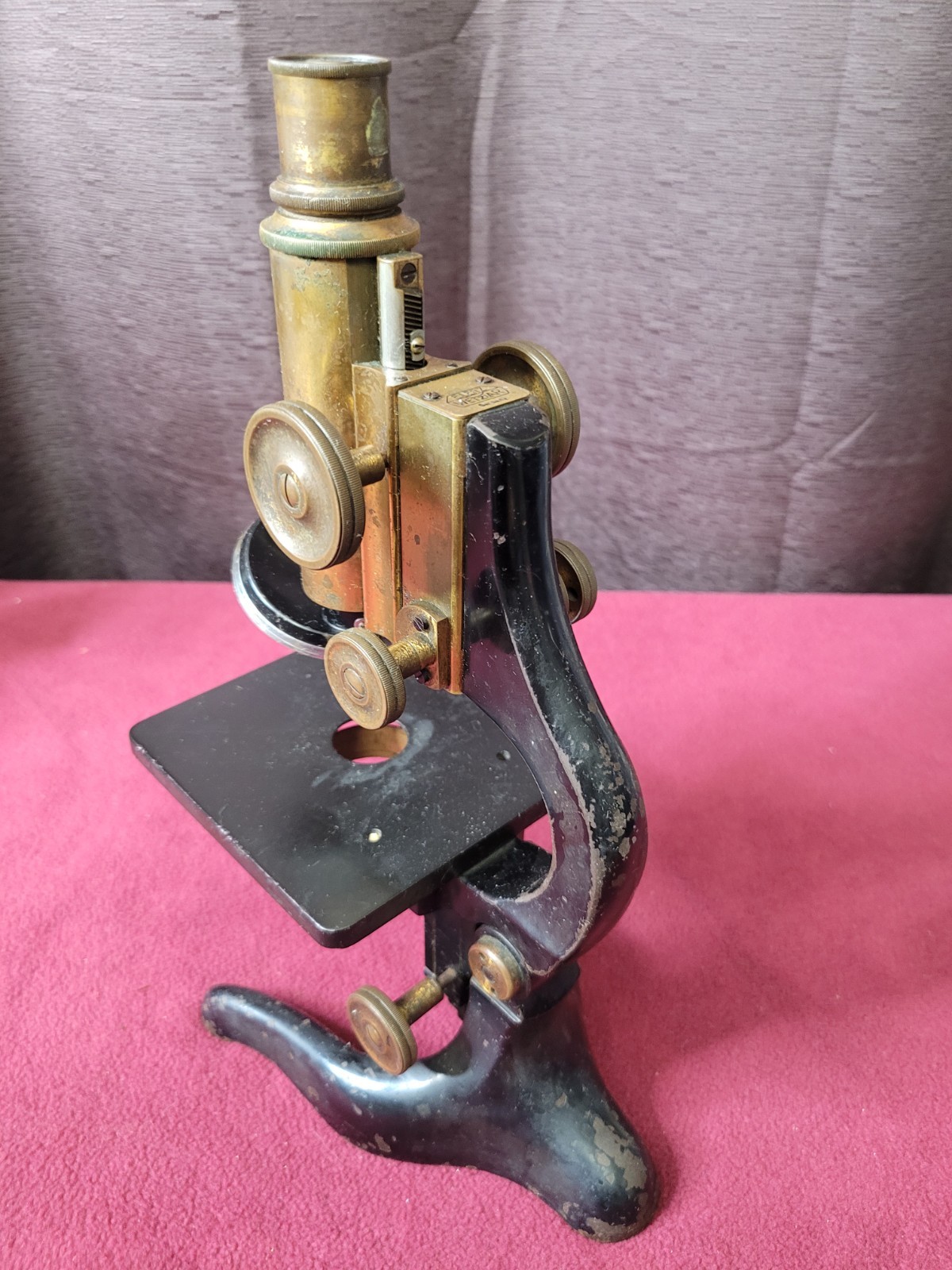 Ernst Leitz Wetzlar MICROSCOPE No. 2253328, vintage, all movements work