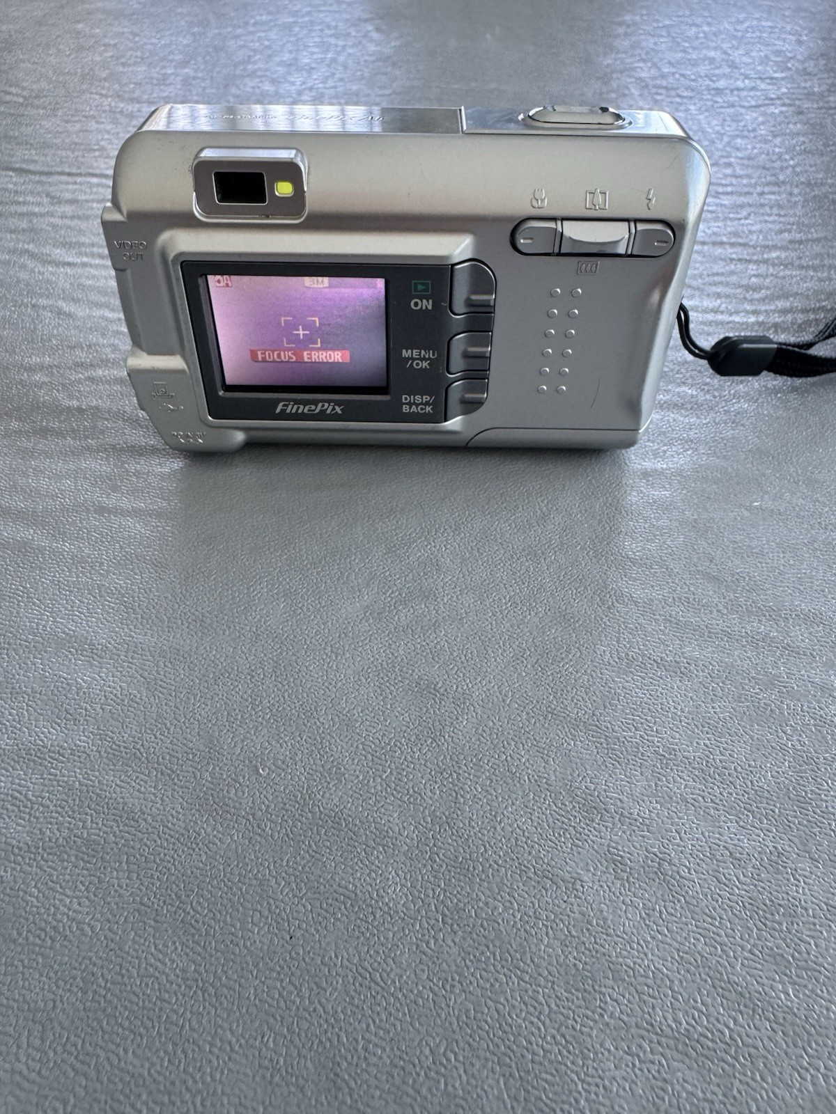 Fujifilm FinePix A607 Compact Digital Camera 6MP - Untested.