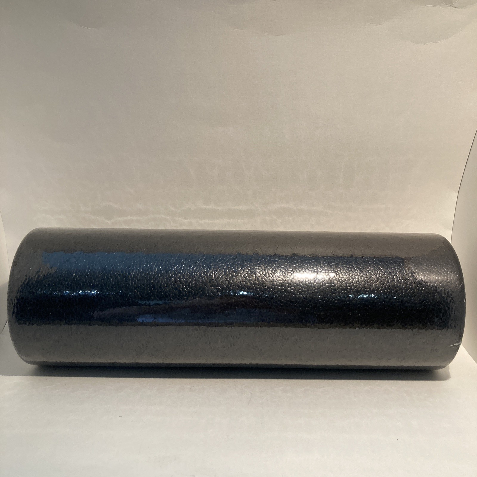 AMAZON BASICS HIGH-DENSITY FOAM ROLLER FOR EXERCISE & RECOVERY, 18 INCHES, BLACK