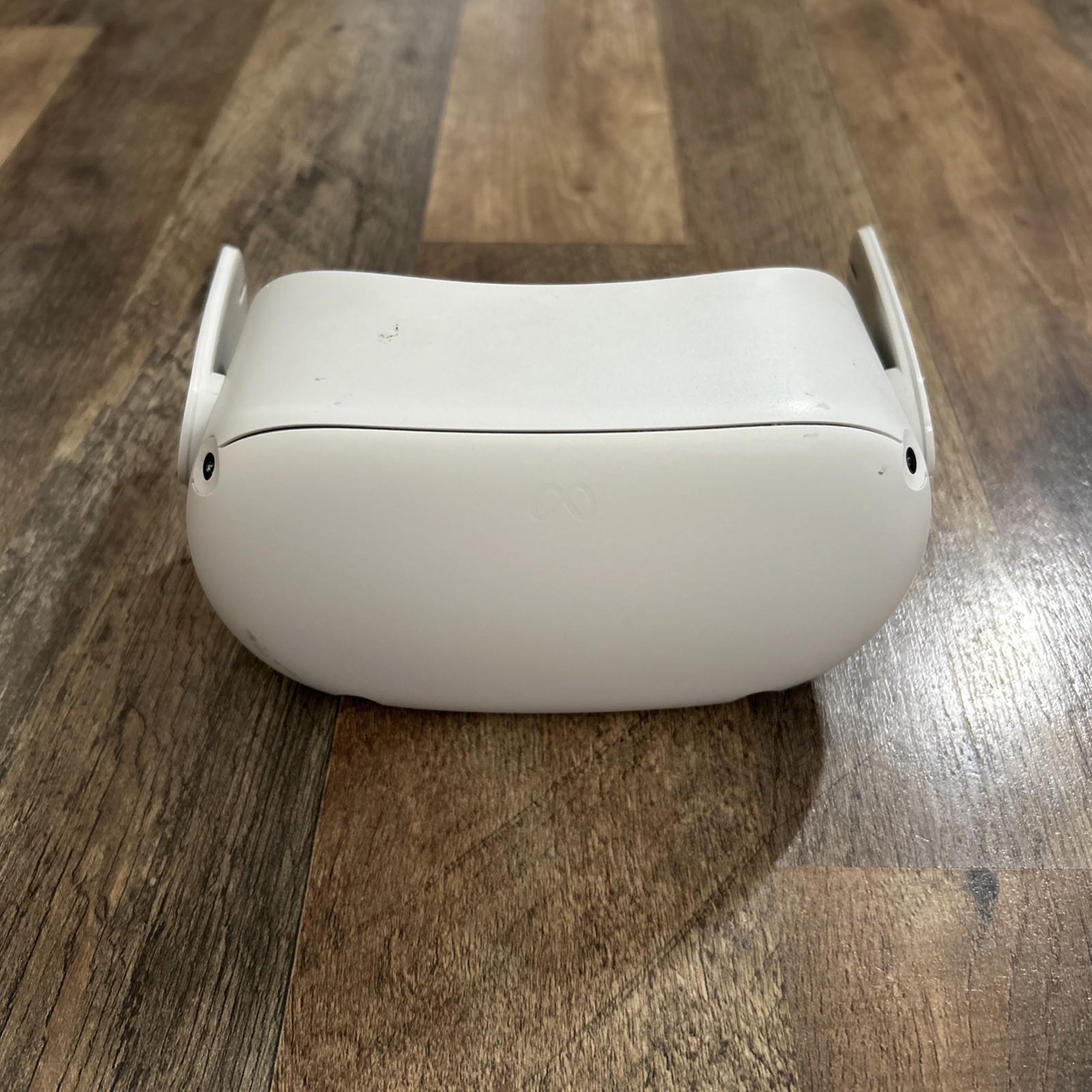 Meta Quest 2 - Headset Only - Unknown Storage - CHARGES THEN THATS IT -