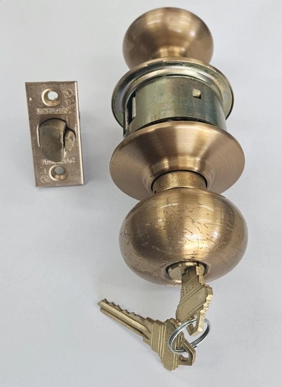 Schlage Plymouth A53 Grade 2 Entry Knob 2 3/8" Latch 612 2 Keys 5 Pin, Used