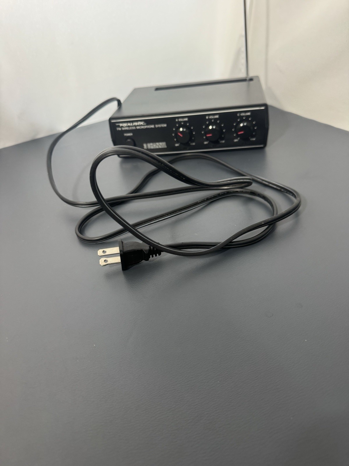 Realistic FM Wireless Three Channel Microphone System Model 32-1228