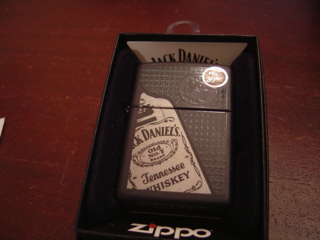 JACK DANIEL'S TENNESSEE WHISKEY OLD NO 7 BRAND BOTTLE ZIPPO LIGHTER MINT IN BOX