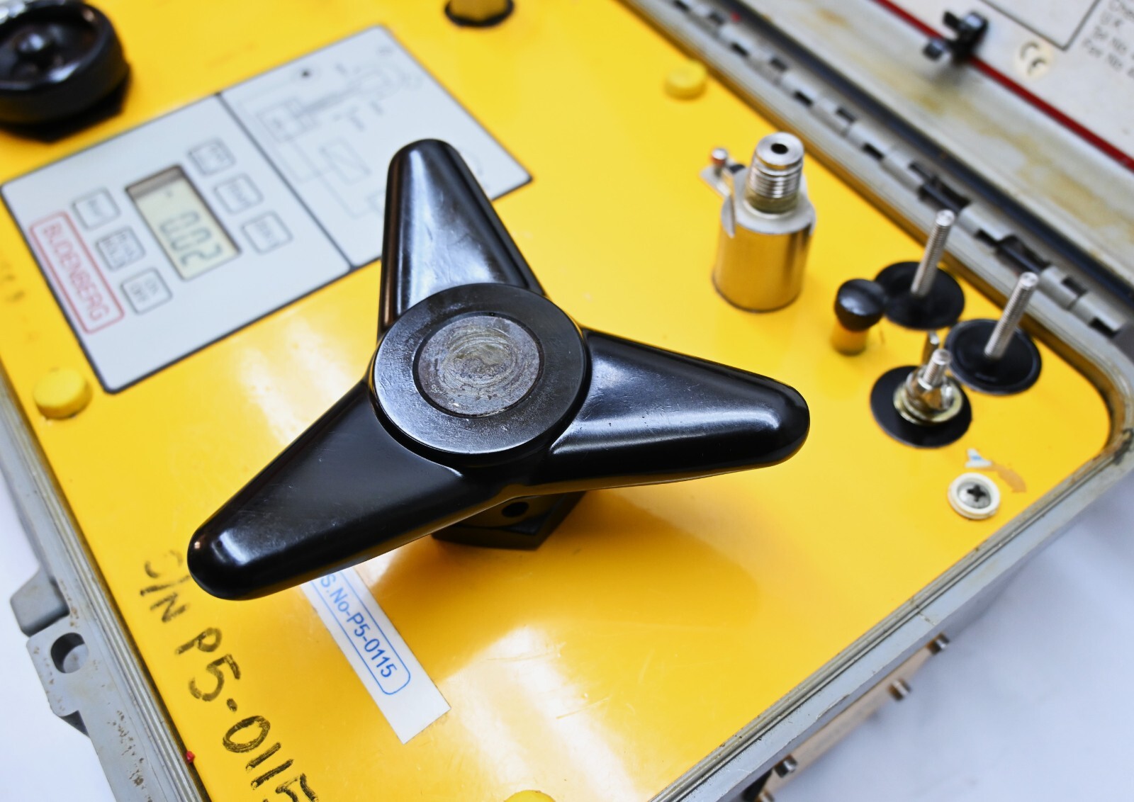 BUDENBERG E400 DIGITAL HYDRAULIC PRESSURE CALIBRATOR.