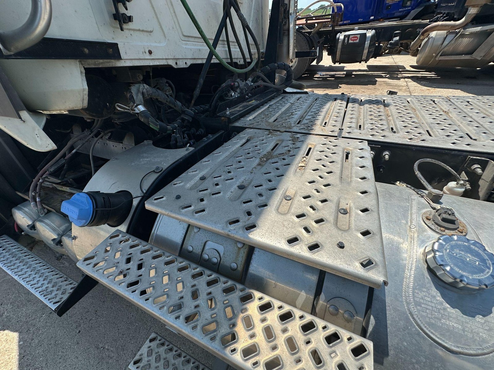 Mack CXU613 24 x 20.5 Deckplate - Used