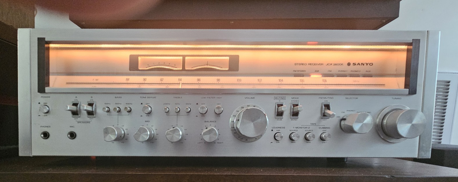 SANYO JCX 2600K Vintage Stereo Receiver AM/FM Silver Face Dual Meters