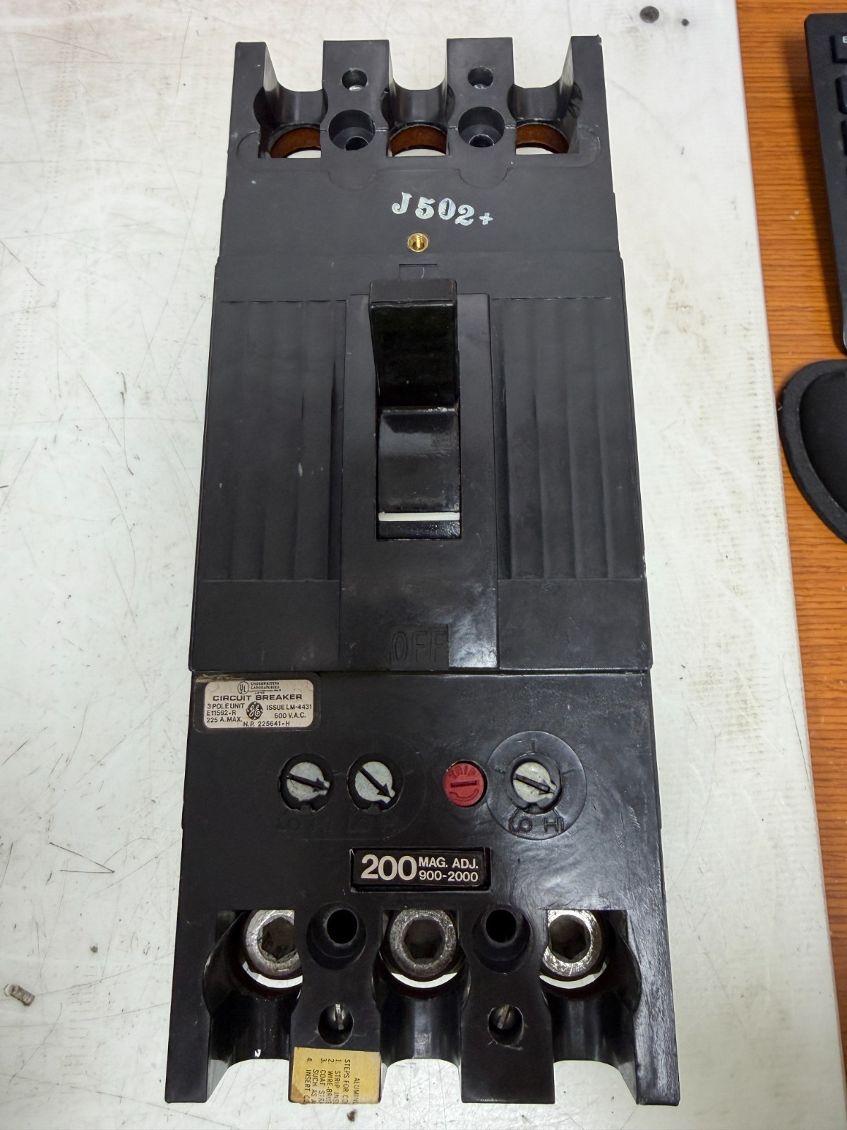 👀 GE GENERAL ELECTRIC 200 AMP CIRCUIT BREAKER 600 VAC 3 POLE W/ 200 AMP TRIP