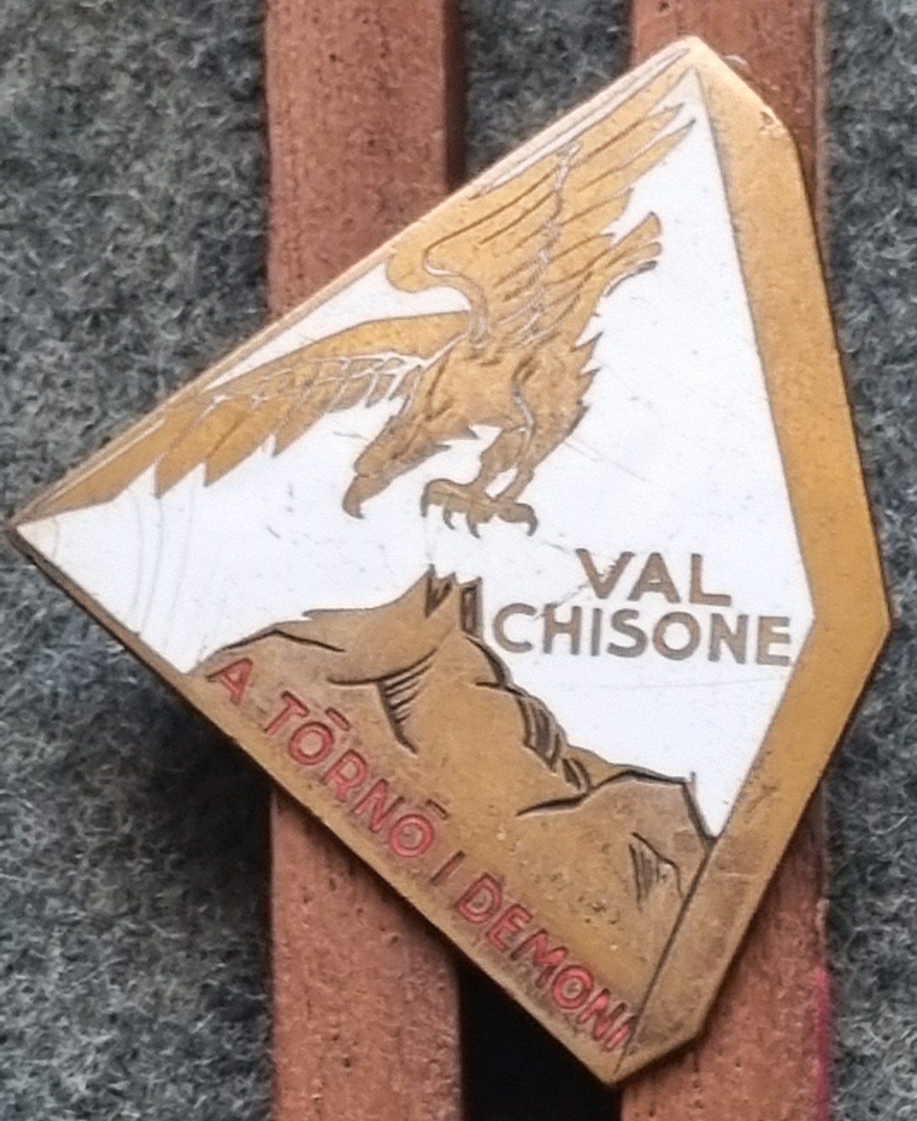 R.E.I. BADGE ALPINE BATTALION VAL CHISONE 3RD REGIMENT GREECE YUGOSLAVIA