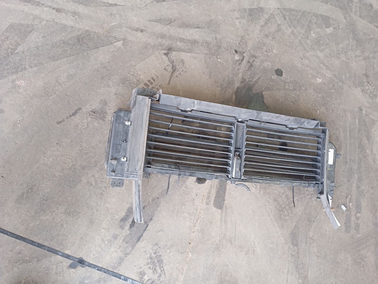 TRAVERSE 2019 Air Shutter 4118695
