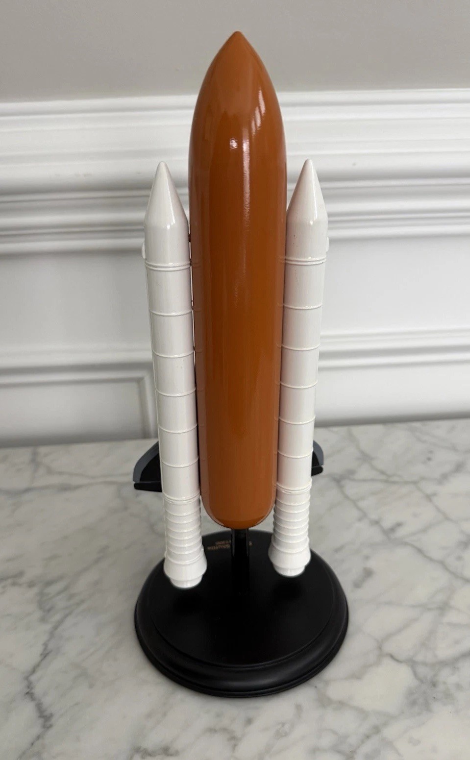 NASA Space Shuttle Discovery Desk Top Display Model Scale 1:200 Boeing Statue