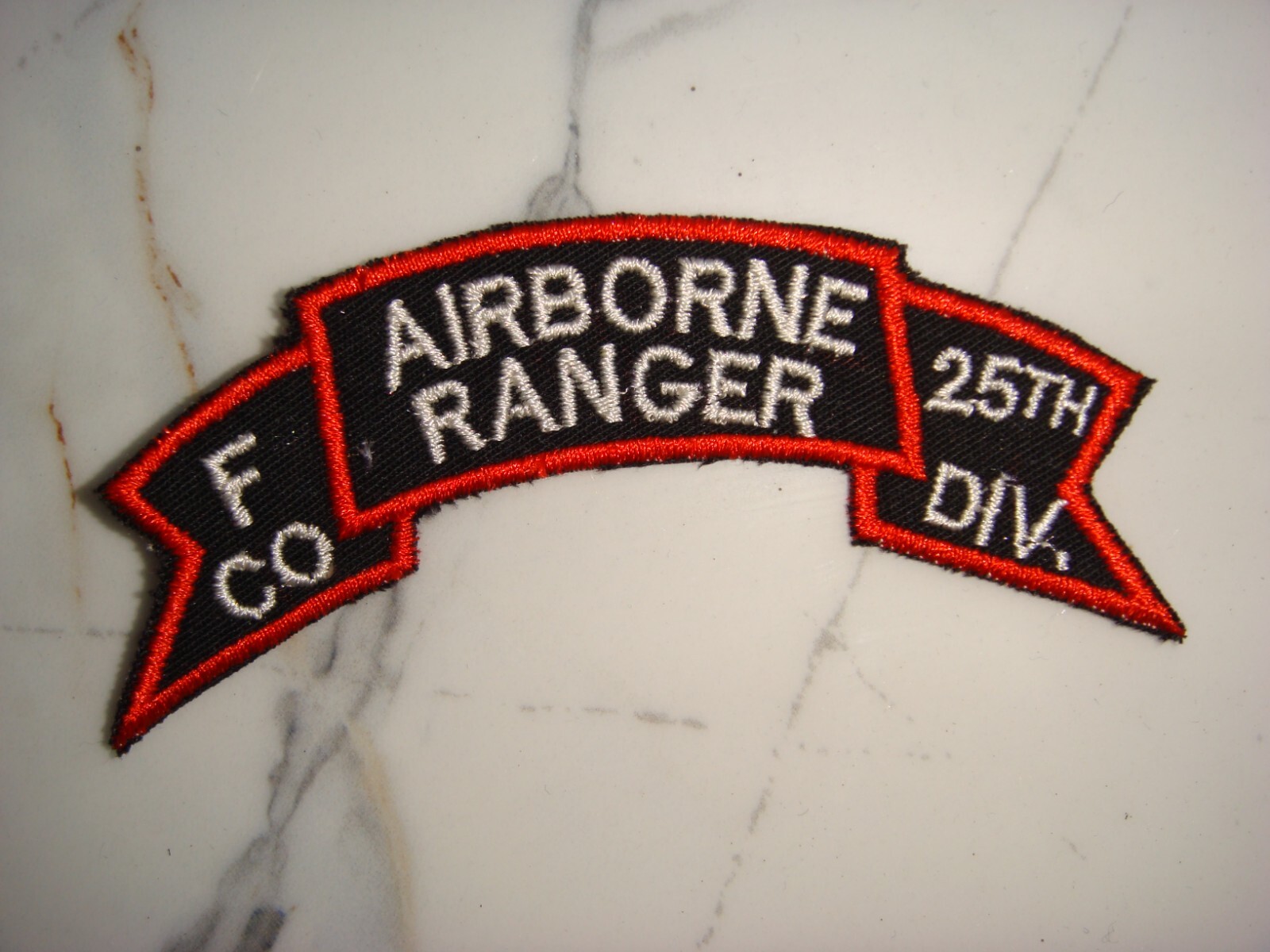 US F Co. AIRBORNE RANGER 25th INFANTRY DIVISION, VIETNAM WAR SCROLL PATCH