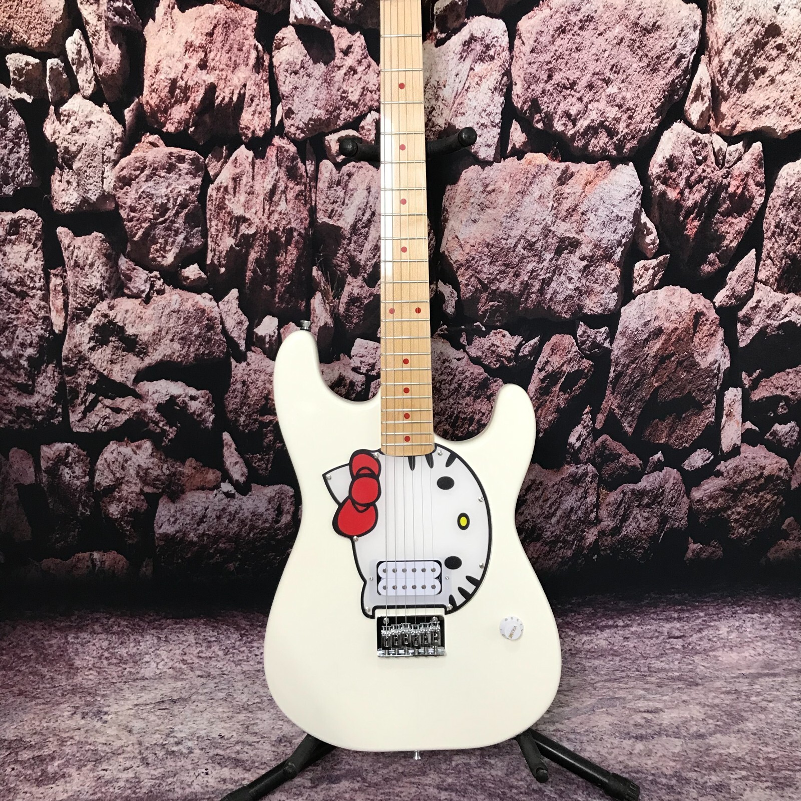 Factory custom white kitten pattern electric guitar chrome hardware