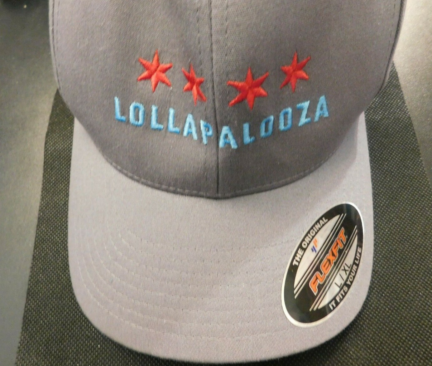 FLEX-FIT LOLLAPALOOZA RED STAR GRAY CAP! e926UXX