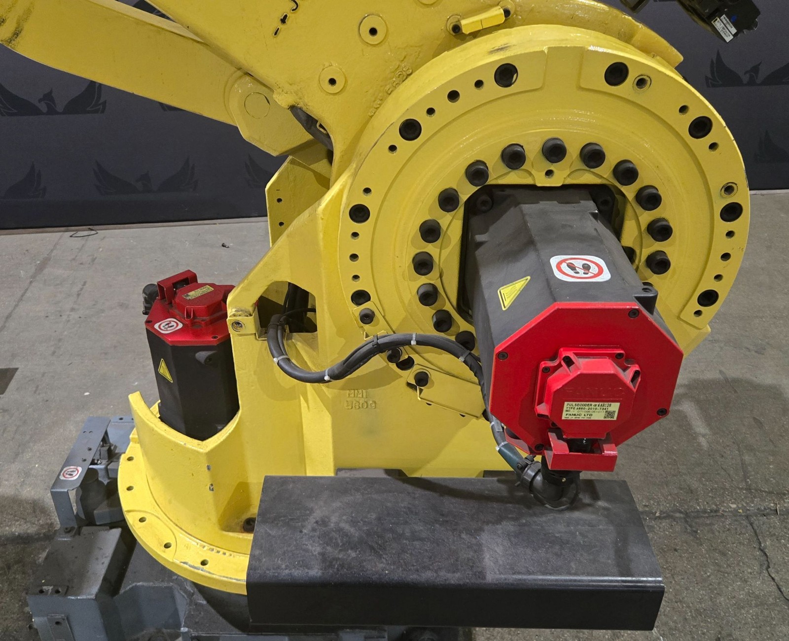 FANUC M900IA/350 Complete with R-J3iC Controller USED