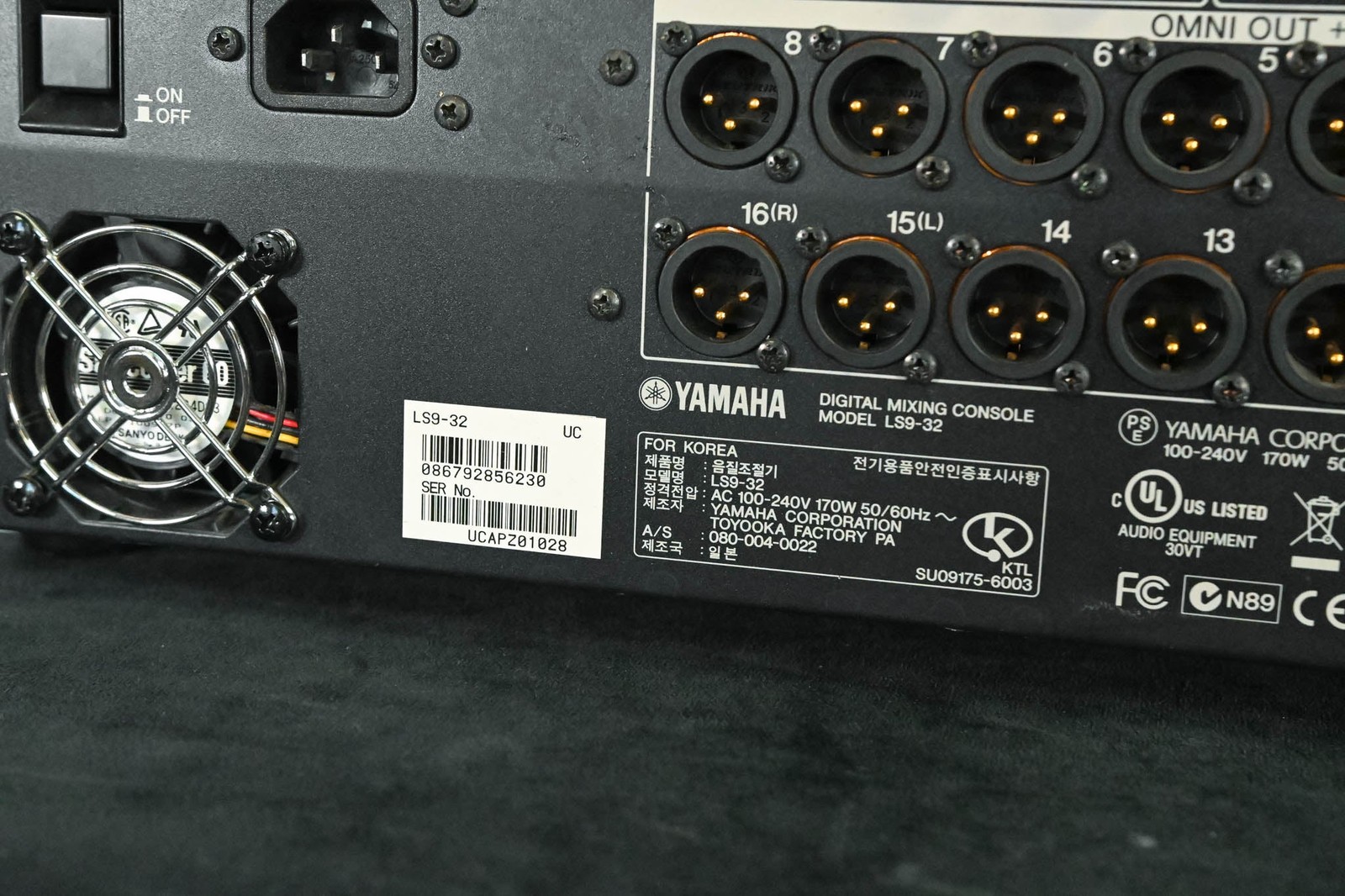 Yamaha LS9-32 32-Input Digital Mixing Console CG01B42