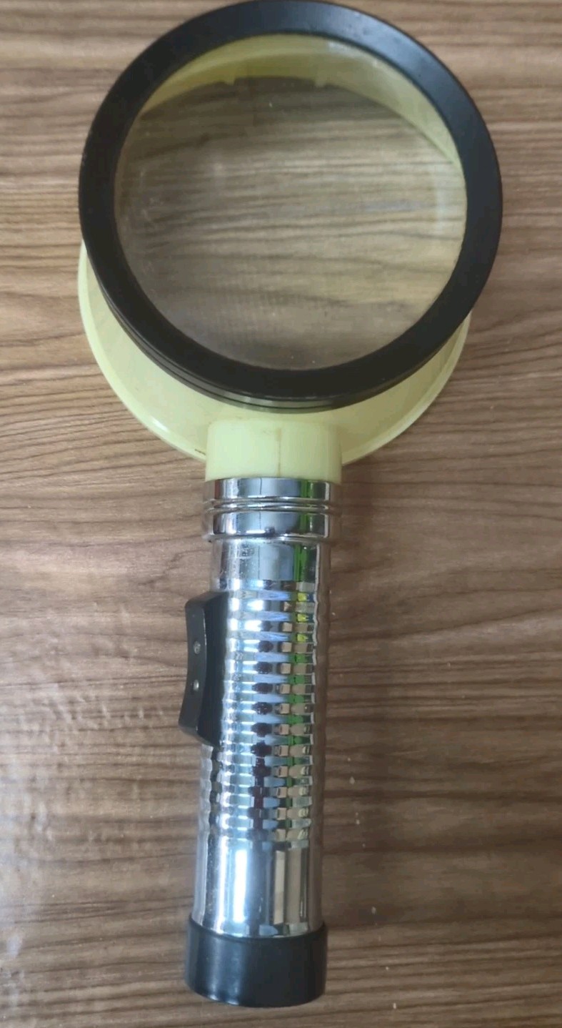 Vintage Balloon handheld magnifying glass w/flashight Retro.  994