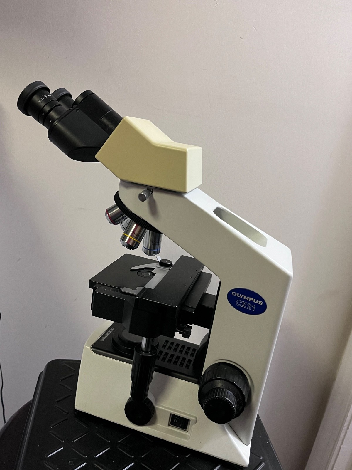 OLYMPUS CX21FS1 BINOCULAR MICROSCOPE PLAN 4 10 40 100 OBJECTIVES Olympus CX21
