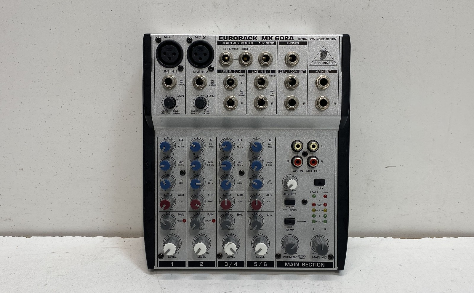 Behringer Eurorack MX602A 6-Channel Mixing Console Vintage Parts or repair