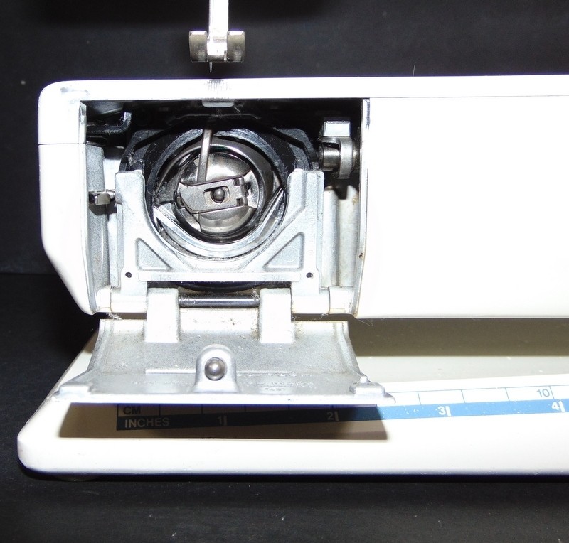 Bernina 910 Electronic Sewing Machine Swiss Made Powers On SEE DESCRIPTION