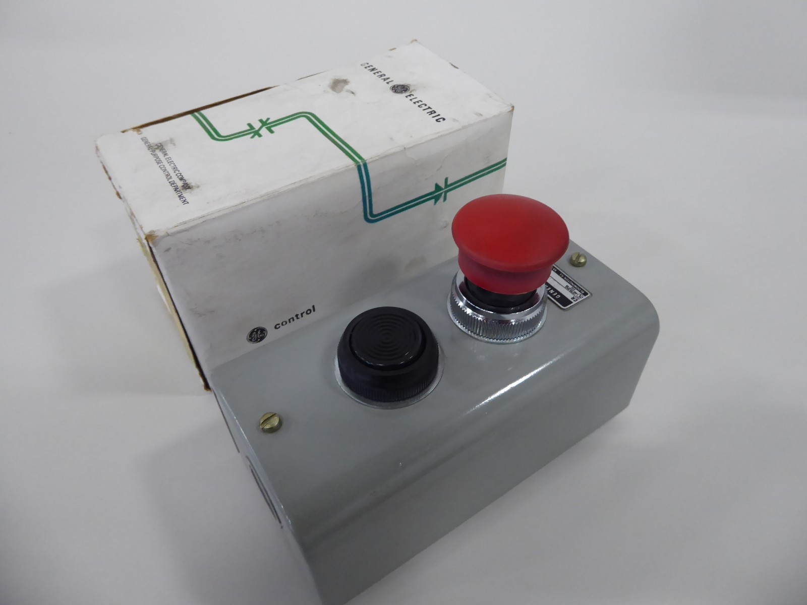 GE CR2940AA402E Push Button Station 600V max Dual Unit 2 Position