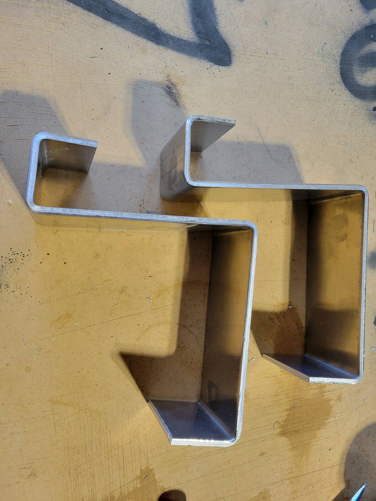 Step Ladder Wall Hanger for 6" Cinder Block/Concrete Block (2 Brackets)