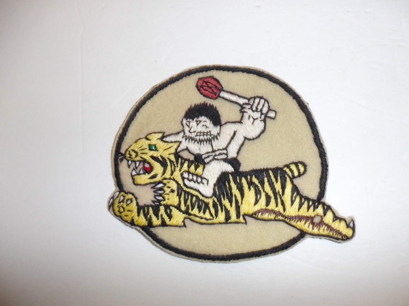 b4451 WW 2 US Army Air Force 325th Bomb Squadron Patch 92 Bombardment group R11C