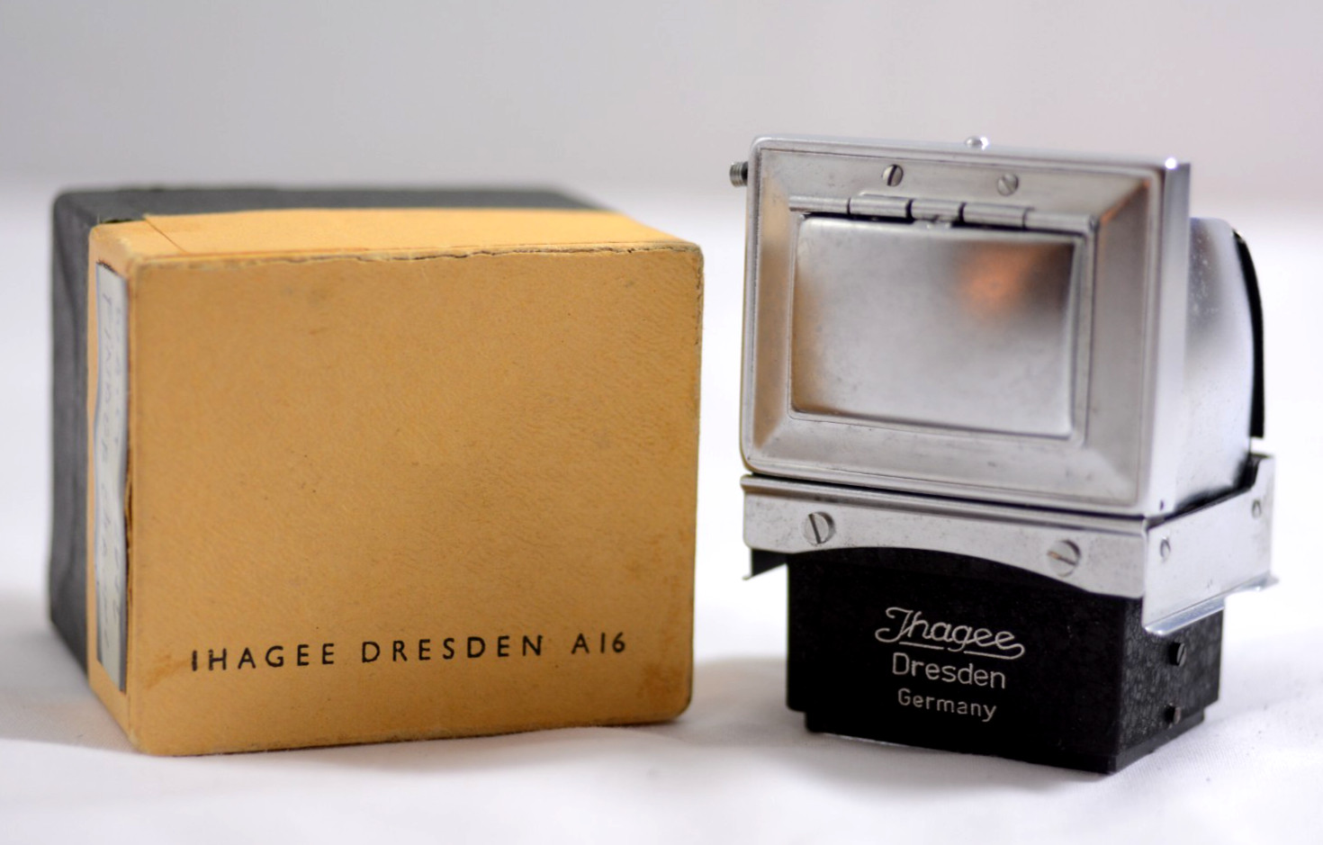 VINTAGE IGHAEE EXAKTA CAMERA WAIST LEVEL VIEWFINDER WITH FOCUSING SCREEN BOX