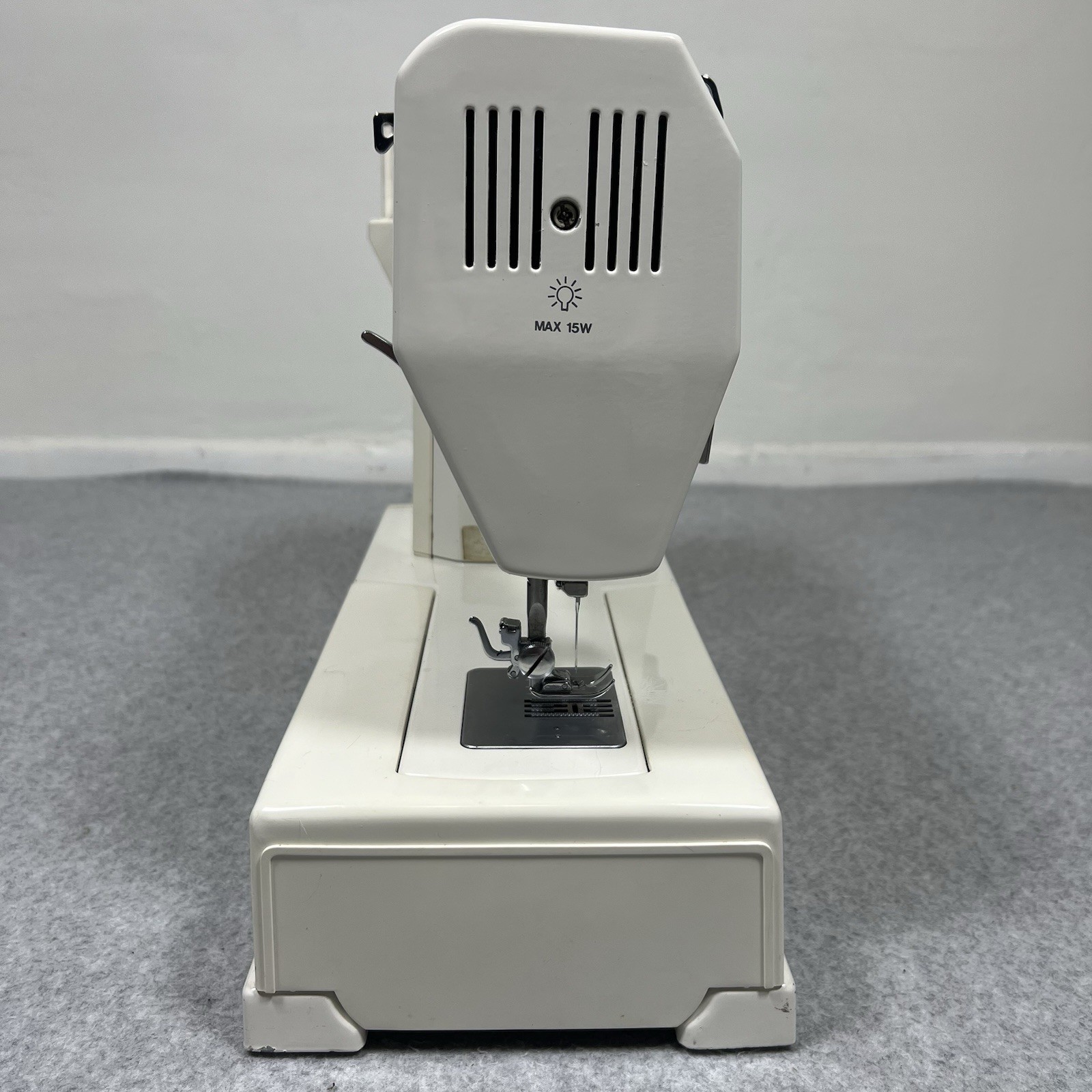 BERNETTE 720 Sewing Machine Heavy Duty 200 B W/ Cover READ