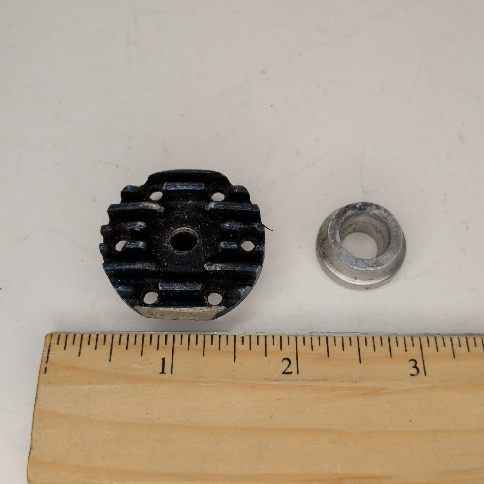 "19" Model Engine Model 4002 Untested Unbranded x2