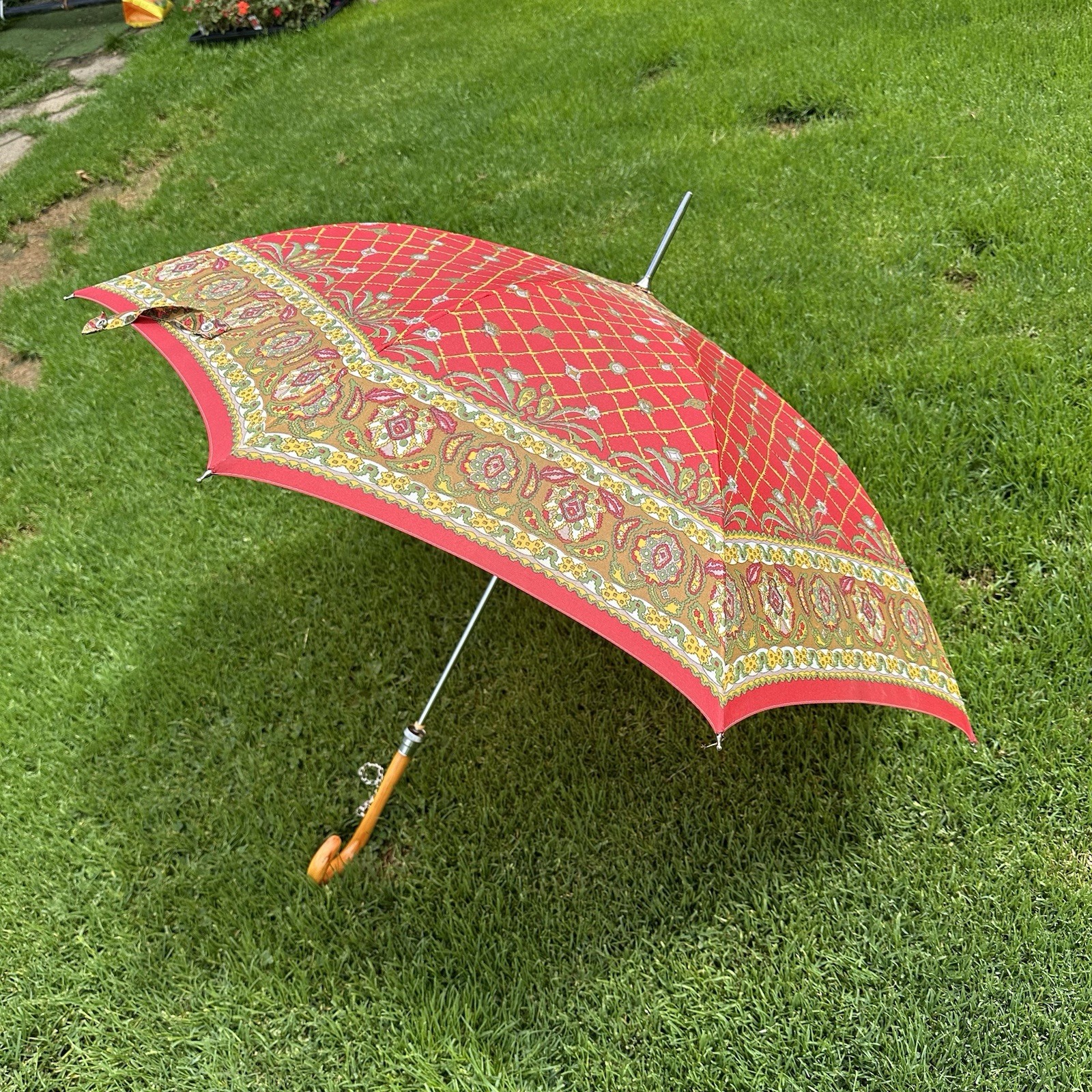 Vintage Bright Red Pattern Umbrella Bakelite ?? Handle Chain Cover Movie Prop