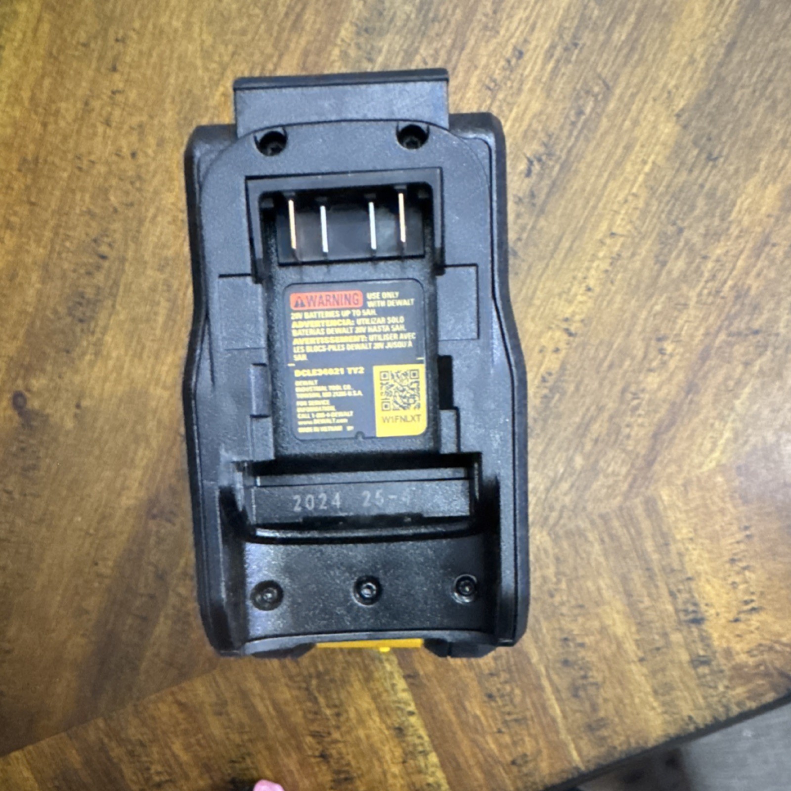 DEWALT 20V Self-Leveling Laser Level Kit w/ Target Card, Bracket & Case
