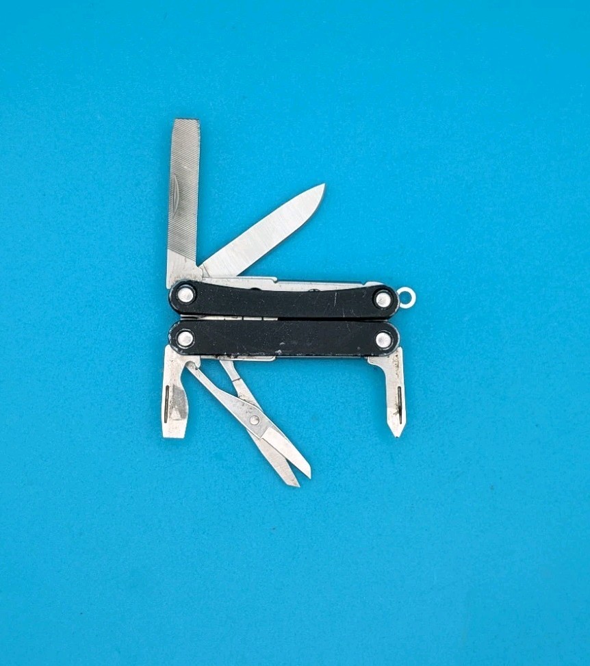 Leatherman SQUIRT PS4 Multi-Tool With Pliers Scissors Knife BLACK!