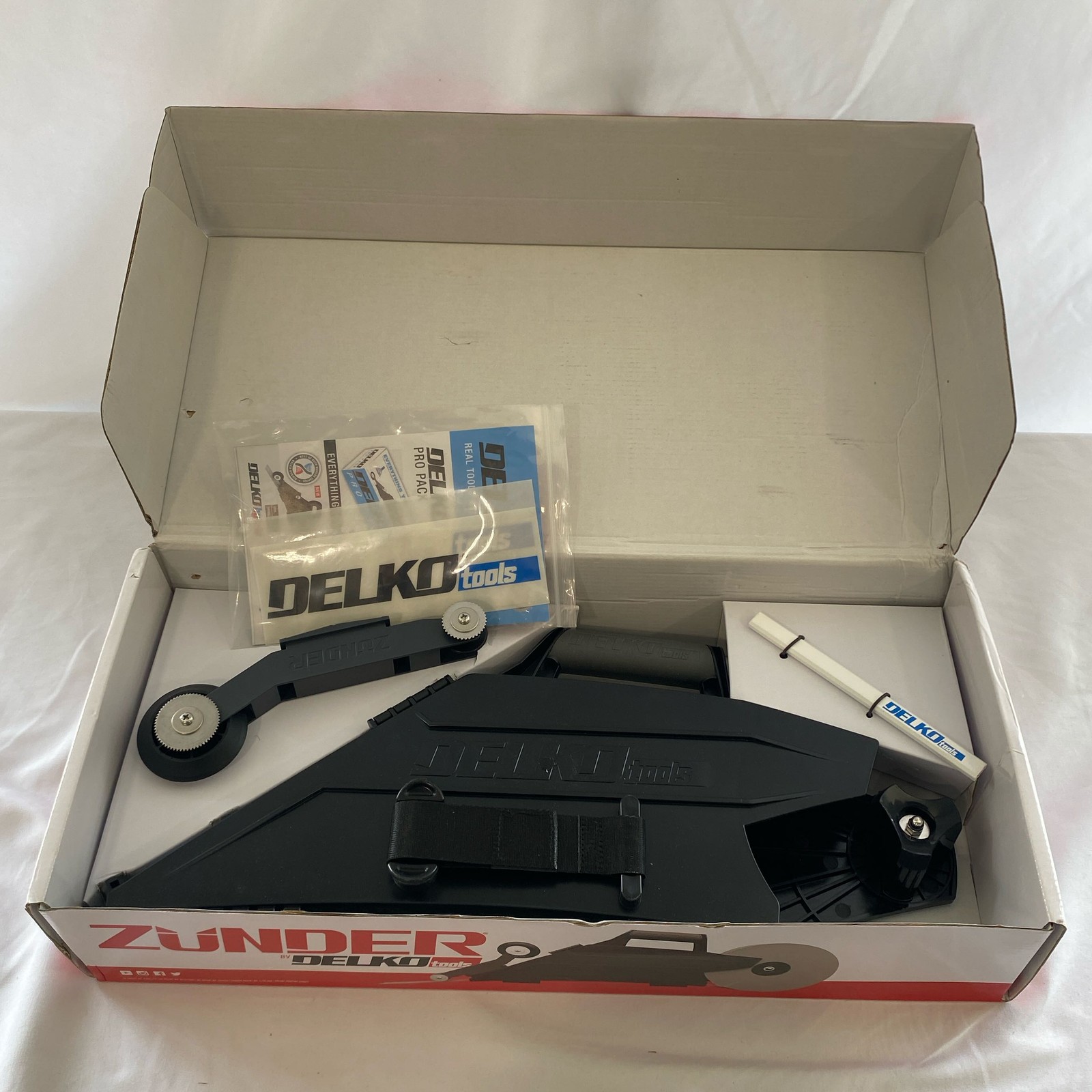 Delko Tools ZÜNDER Drywall Banjo Taping Tool, Black