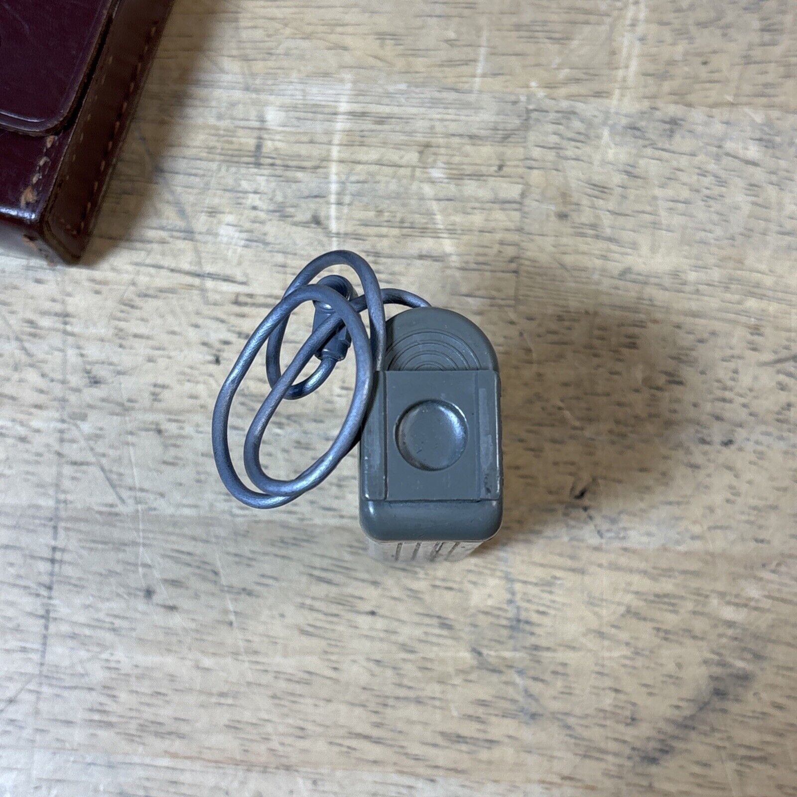 Emo Wetzlar Compact Flash Bulb Attachment w/ Case - Germany - Vintage