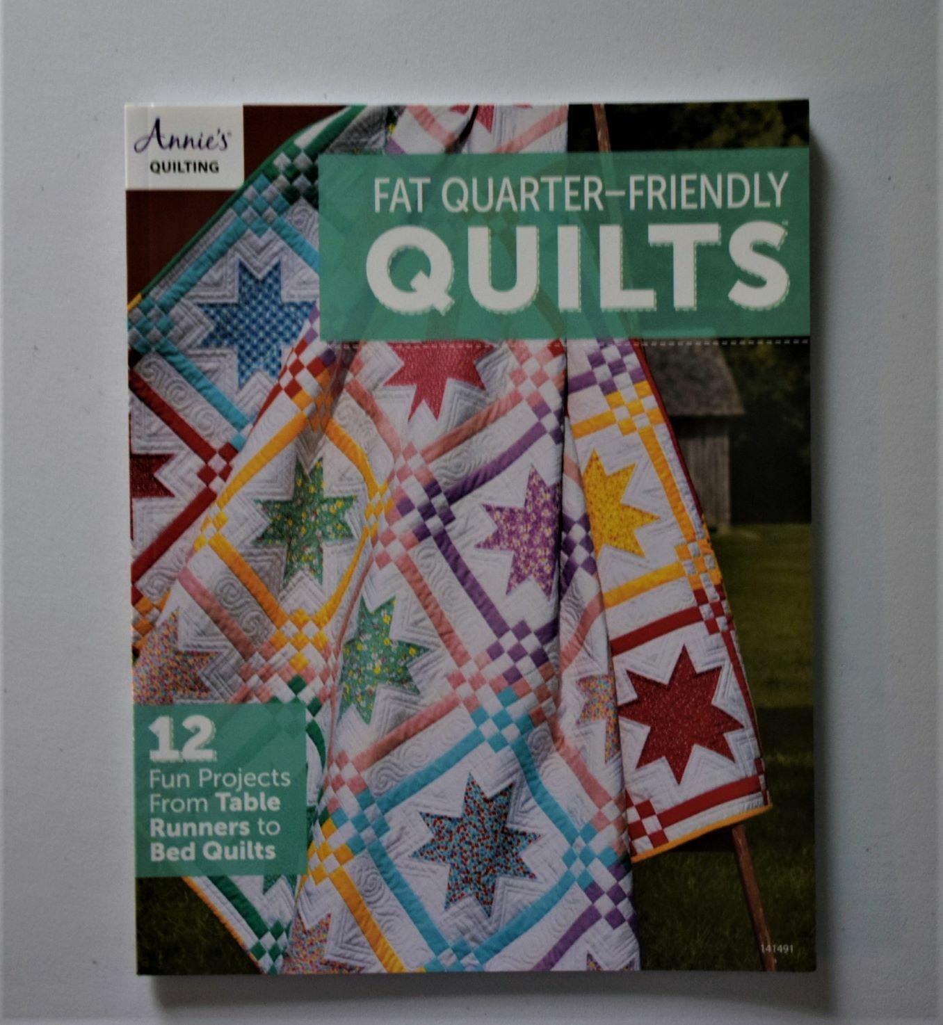 Fat Quarter-Friendly Quilts 12 Projects Table Runners Bed Quilts GIFT