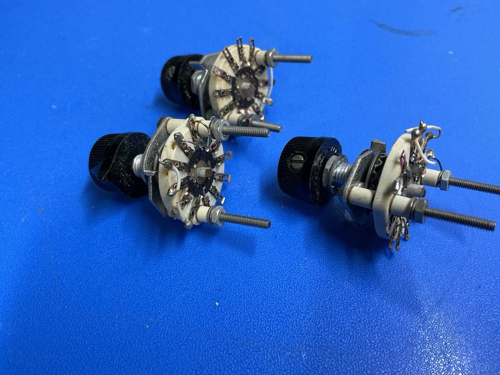 3 Vintage P-503 Ceramic rotary switch - USA - with Knobs