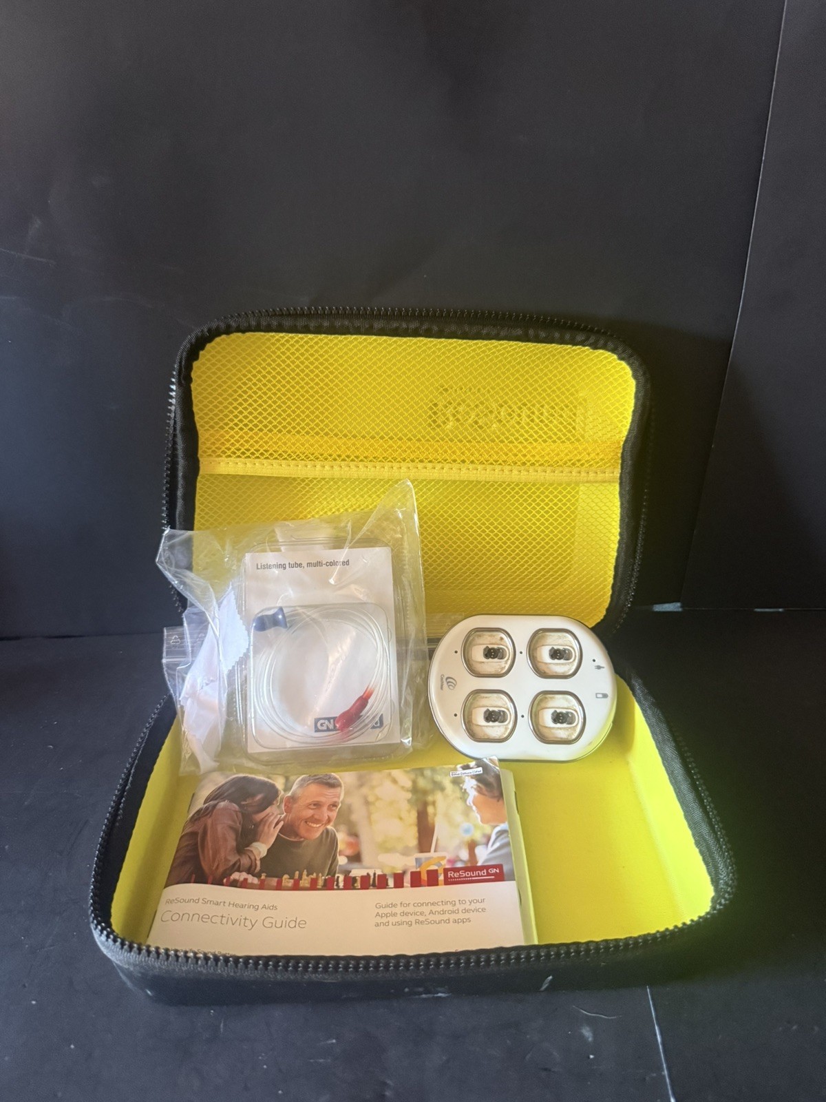 Cochlear™ Nucleus® CP800 Series Battery Charger A CR100 Series