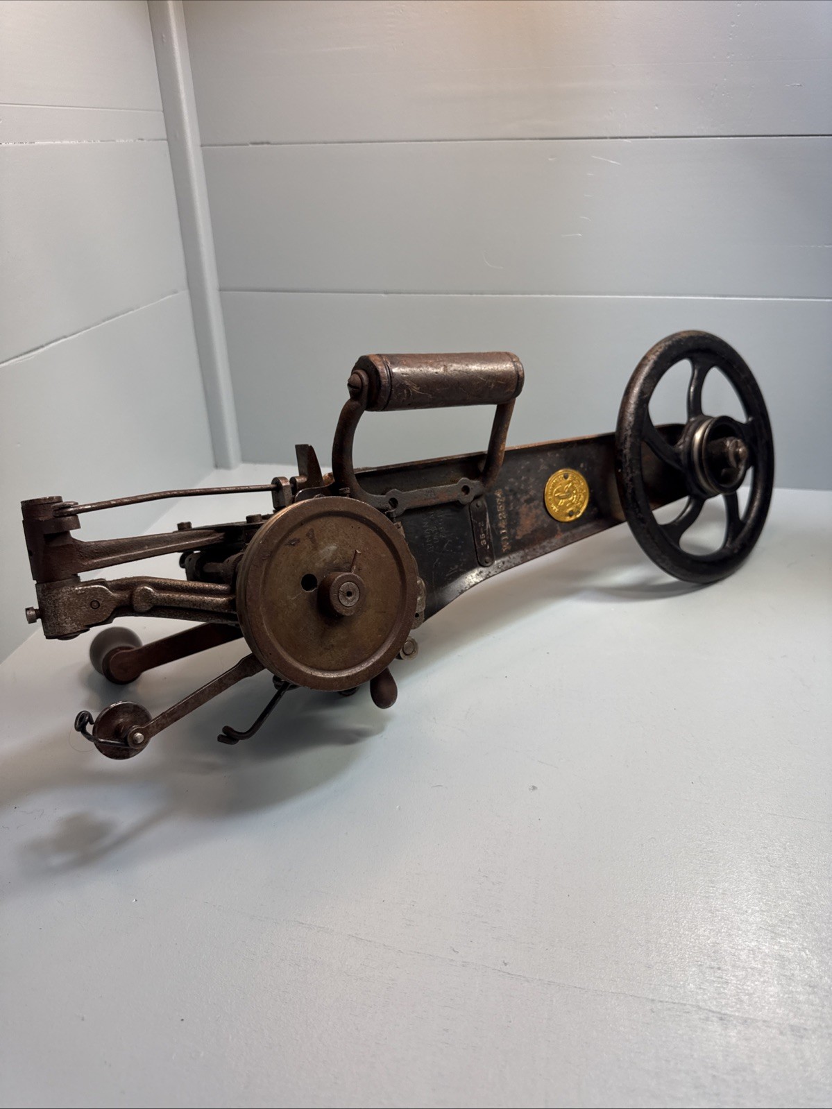 Singer 35-K2 Hand Crank Carpet Sewing Machine 1800's w/Badge Industrial