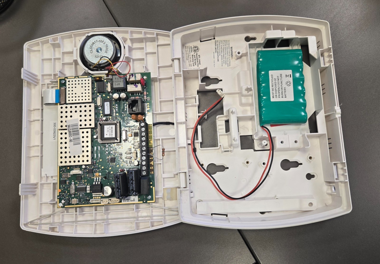 Honeywell Lynx Plus Series Security System Panel