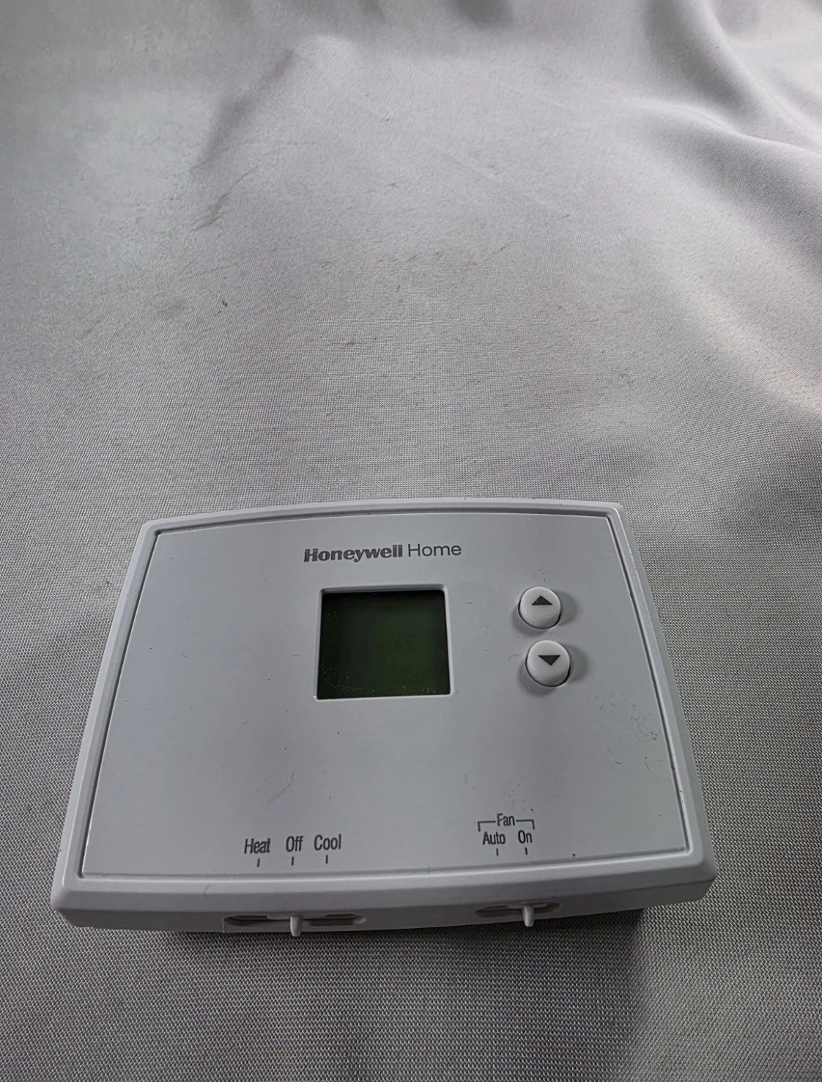 #F) Honeywell RTH111B1024 Digital Non-Programmable Thermostat