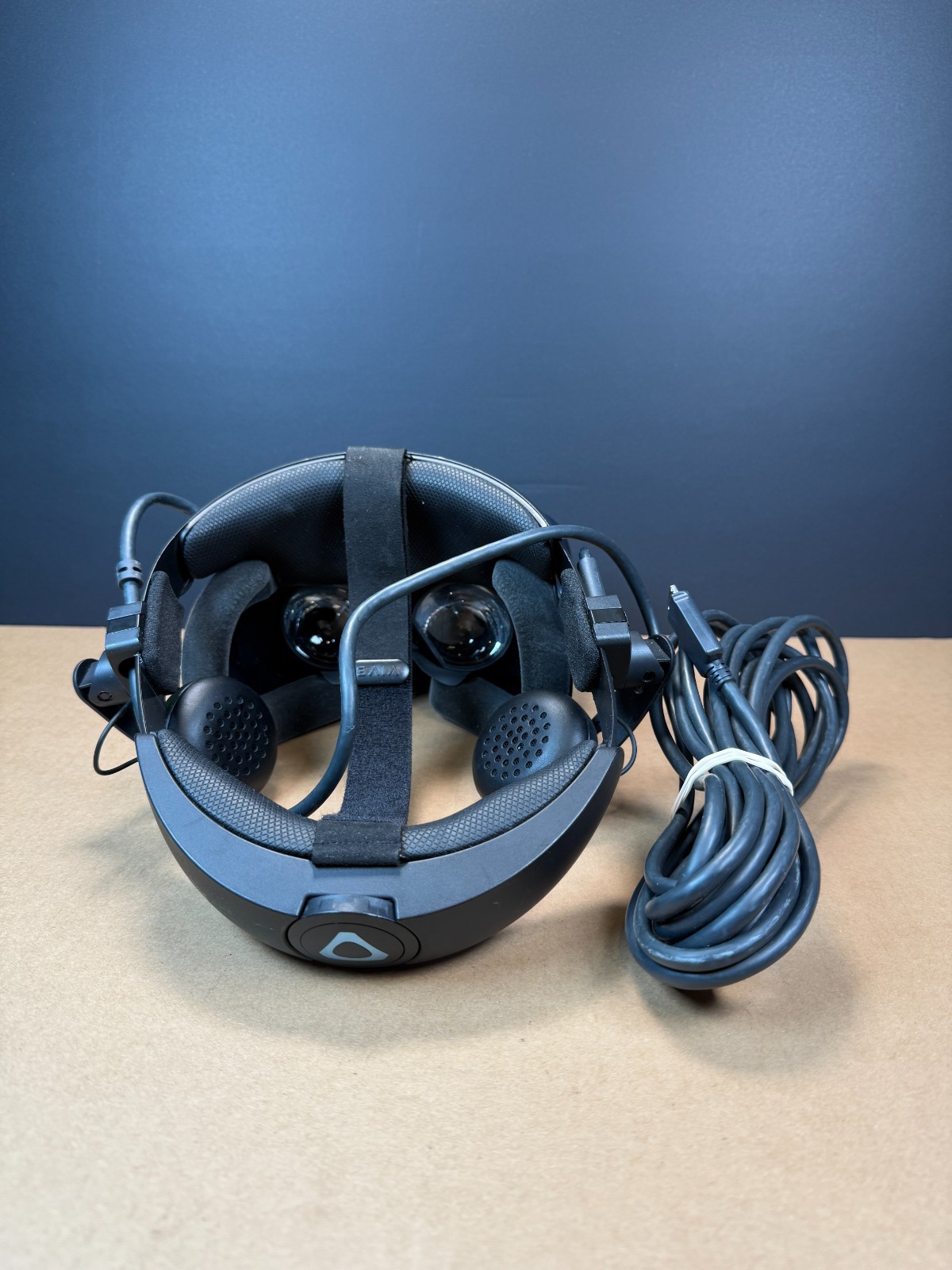 HTC Vive Cosmos VR Headset 2Q2R100 With Controllers Ships Fast!!!