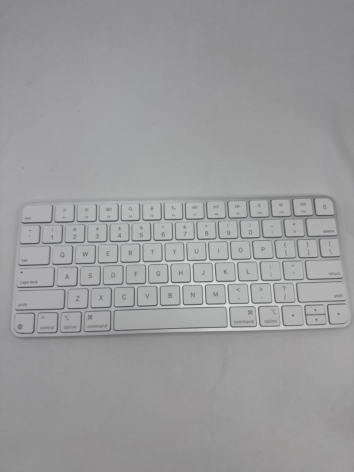 Apple Magic Keyboard Bluetooth Wireless with (usb c charging port) 2024 Genuine