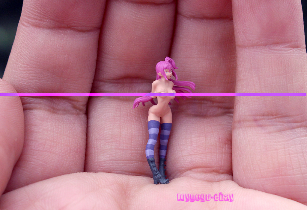 Miniature figure 1/64 sexy artist's model girl diorama Fit 1:64 CAR street stand